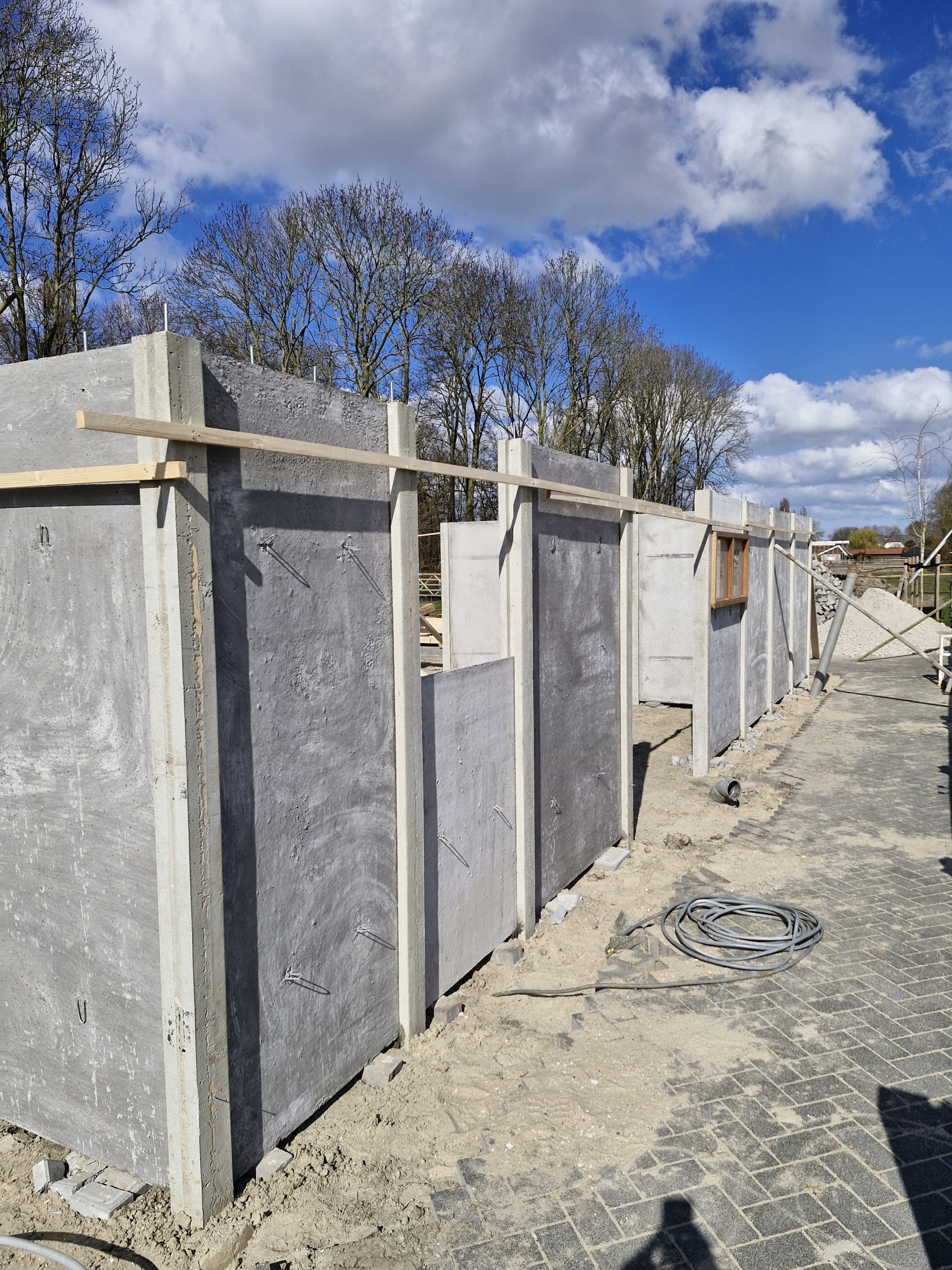 Prefab paardenstal van beton